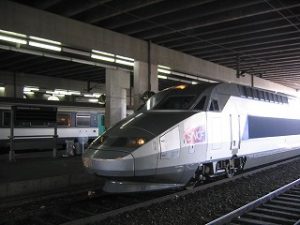 RENNE駅に停車中のTGV