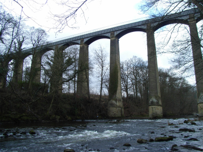 イングランドのポンテカサルテの水道橋