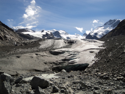 これは、遊歩道のゴール。モルテラッチ氷河の激迫りポイントだ。